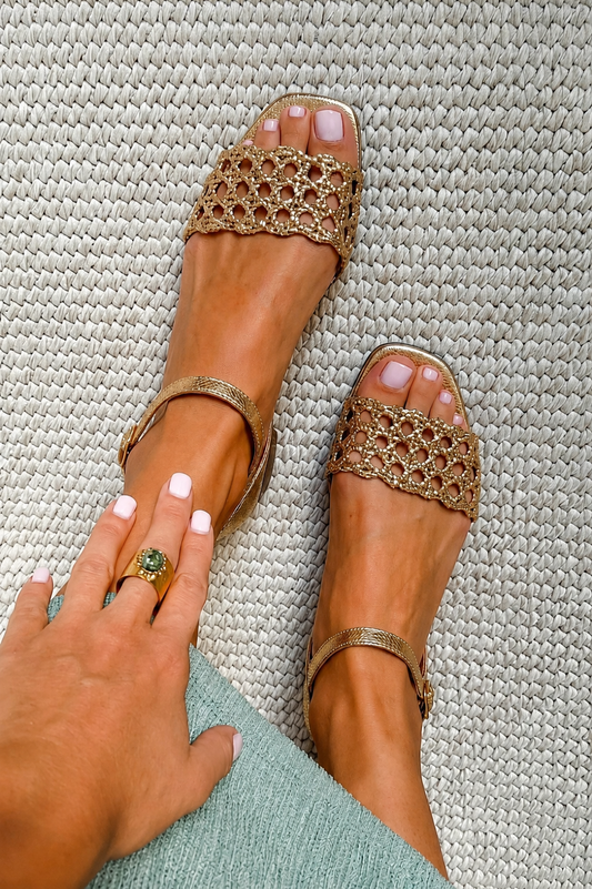 Ginebra | Sandalias doradas caladas