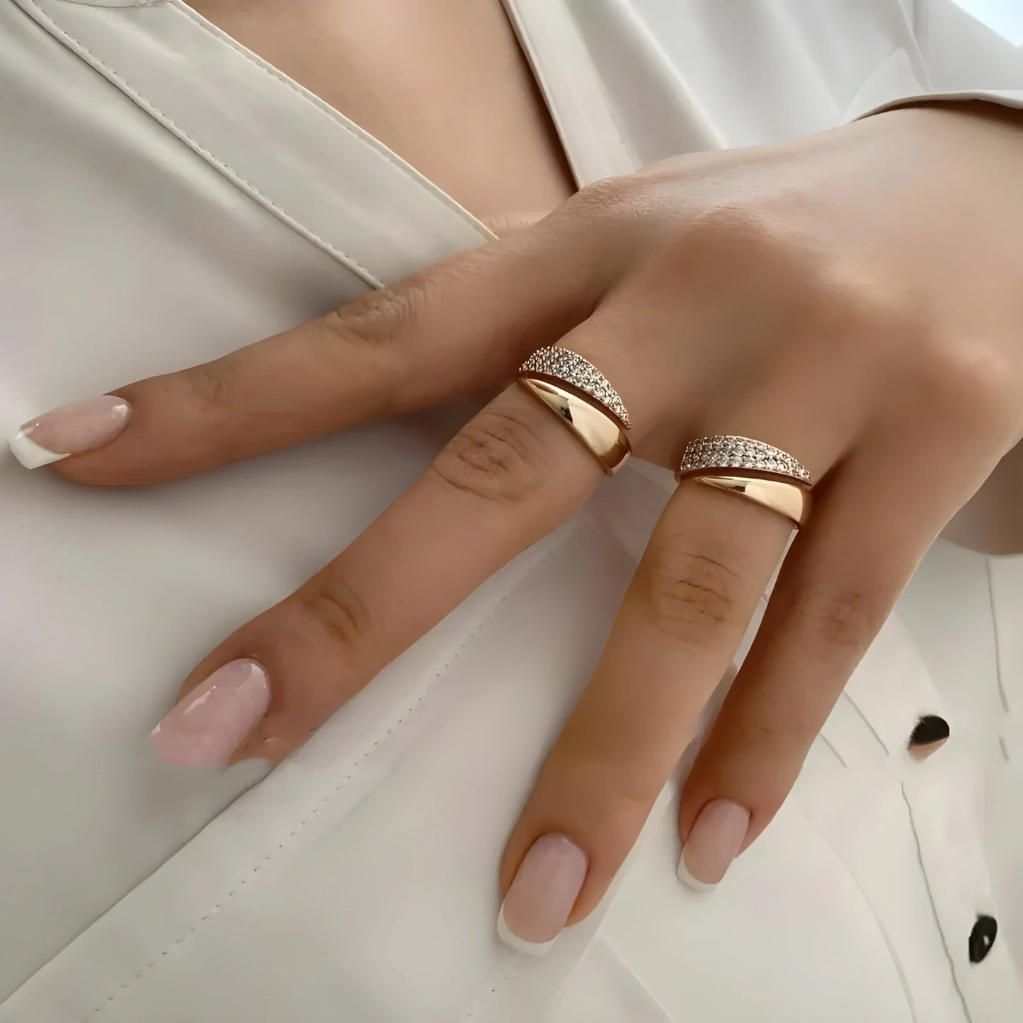 Elegante Anillo de Oro con Piedras Brillantes (1+1 GRATIS)