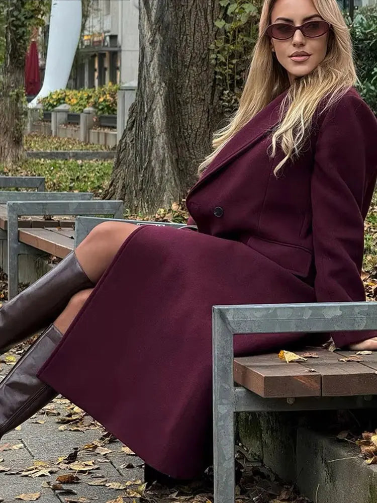 Chaqueta Burdeos Nora Valdés – Abrigo de Mujer con Solapa y Doble Botonadura