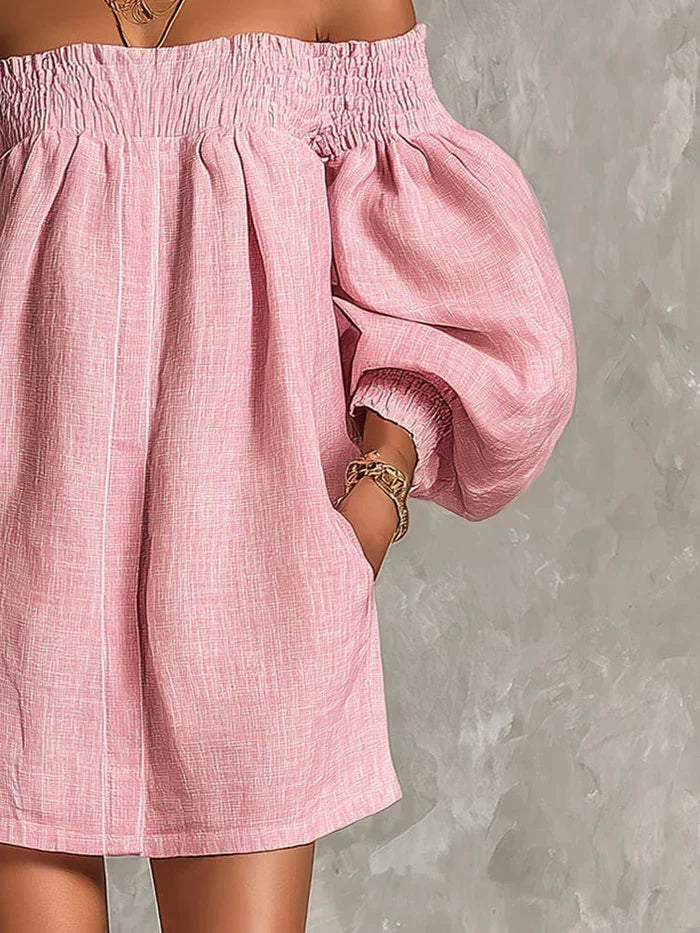 Gisela Vestido Mini Rosa en Línea A con Mangas Farol y Hombros al Descubierto