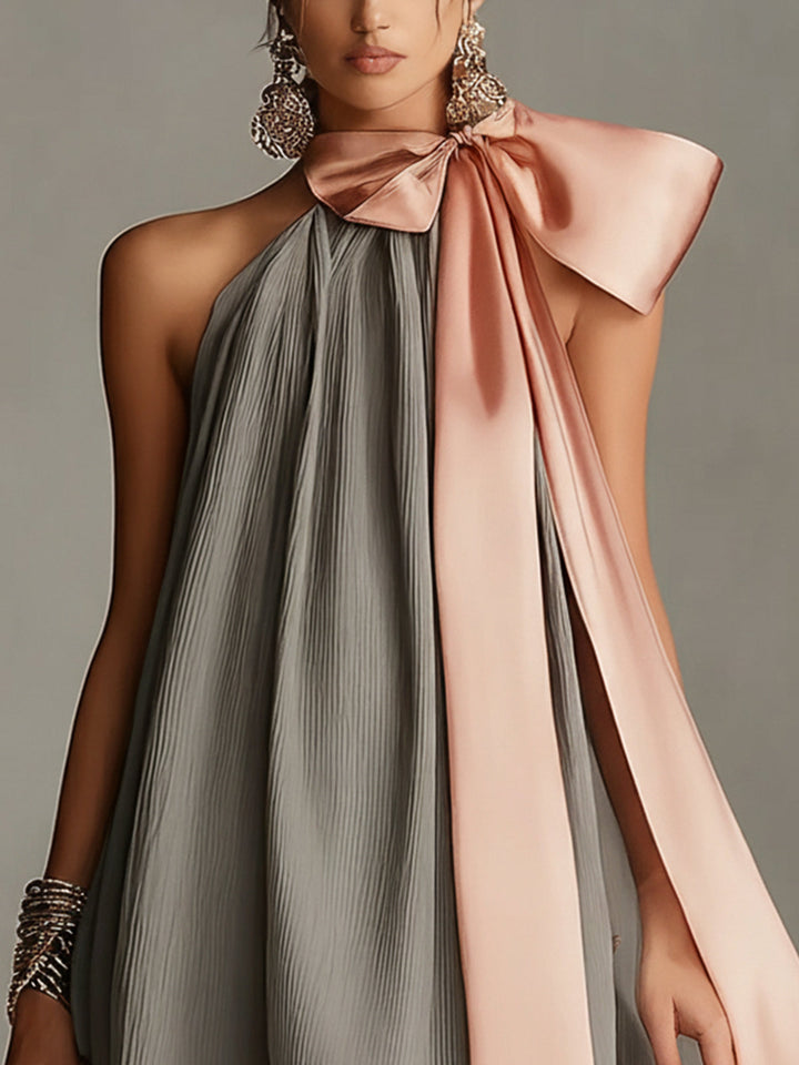 Valentina - Vestido Mini Gris Satinado con Cuello Halter, Lazo Decorativo y Detalles de Encaje