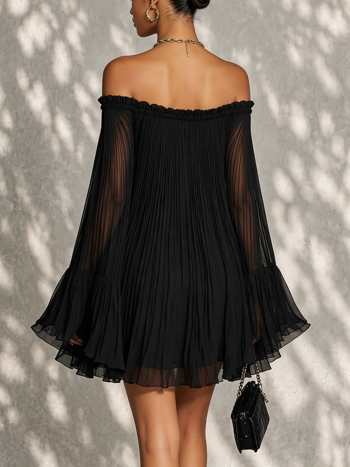 Olivia | Vestido Mini Negro con Mangas Acampanadas y Hombros Descubiertos Fruncidos