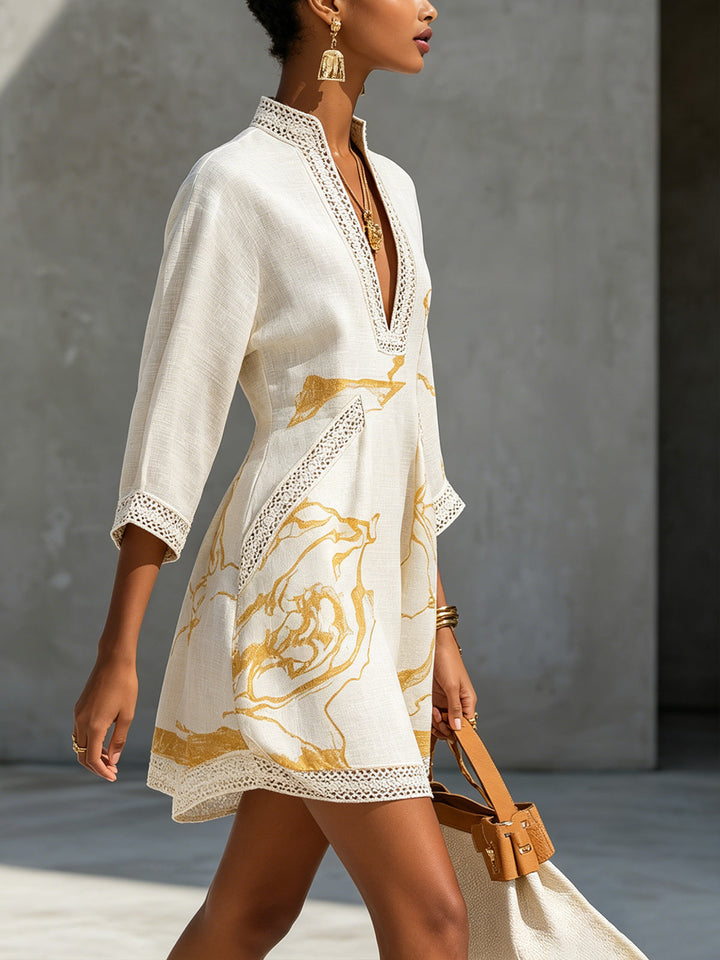 Alicia | Vestido Mini de Encaje de Crochet Marfil con Motivos Dorados y Escote en V