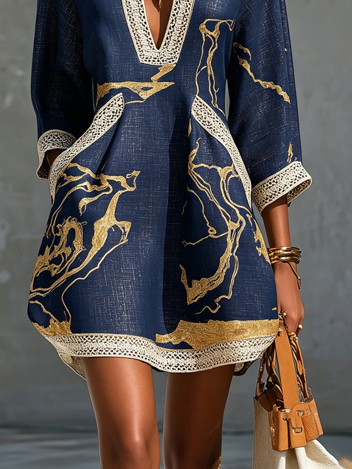 Carlota | Vestido Mini de Encaje de Ganchillo Azul Marino con Motivos Dorados y Escote en V
