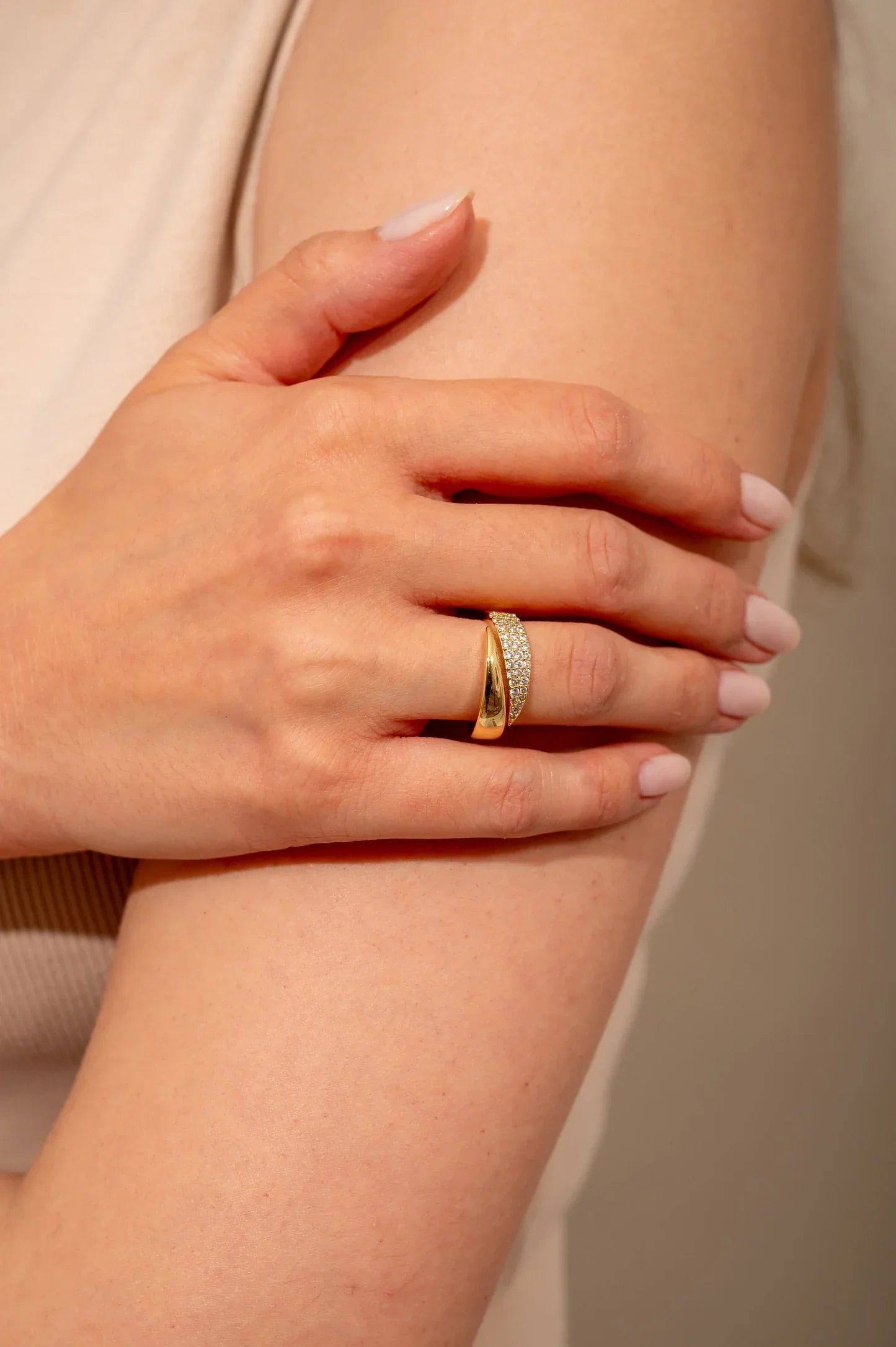 Elegante Anillo de Oro con Piedras Brillantes (1+1 GRATIS)