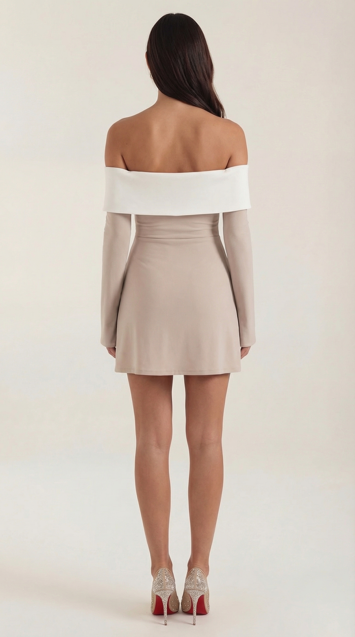 Minivestido ajustado de mujer con hombros descubiertos