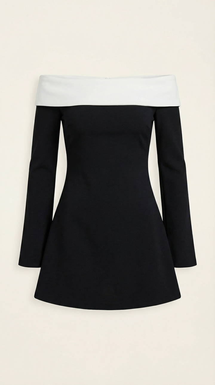 Minivestido ajustado de mujer con hombros descubiertos